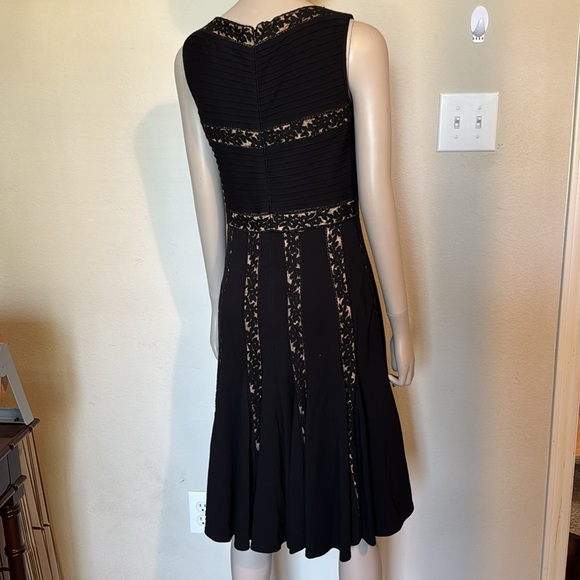 Tadashi Shoji Pintuck and Jersey lace dress in black/nude size small - Picture 9 of 12